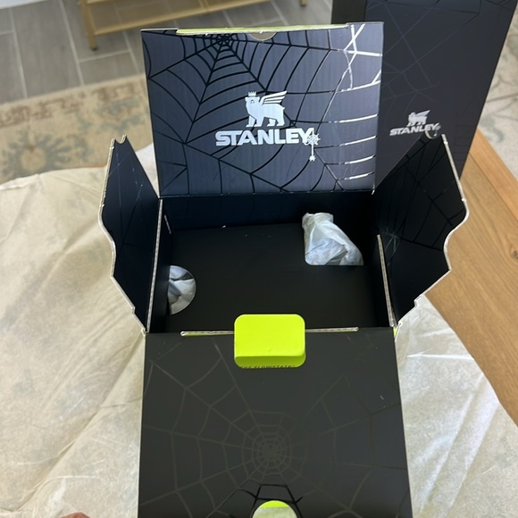 Stanley Halloween Web Black Glow in the Dark Quencher H2.0 Flowstate Stainless - Picture 13 of 16